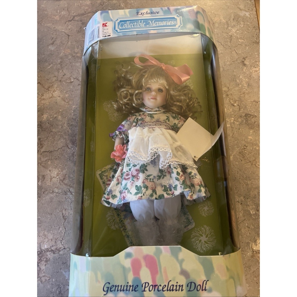 Exclusive Collectible Memories "Victorian Collection" 1995 Doll Blonde hair